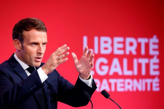 Le Président Macron présentant la loi sur le séparatisme islamique